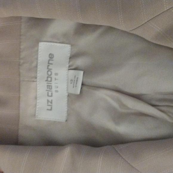 Liz Claiborne 2pc Pant Suit, beige, size 12 - Picture 2 of 3